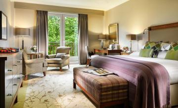Druids Glen Hotel & Golf Resort: 1 or 2 Night B&B in a Deluxe Room with Dining Credit, Spa or Golf Credit, a Bottle of Prosecco & Late Check Out for 2 People (40% OFF)